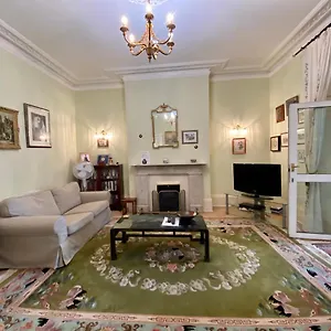  Apartment - Large Entire United Kingdom