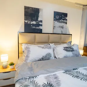  Apartment A2j Luxury 2br Bgc Near Sm Aura, Market2x Philippines